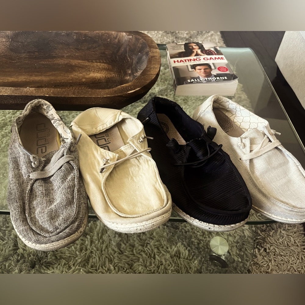 4 pairs of Wendy hey dude summer shoes